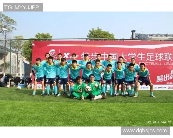 武汉足球队展现出色团队协作能力助力联赛表现分析与点评